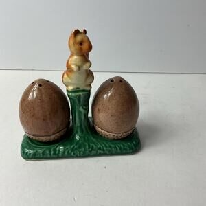 Vintage 1950 Murray Kreiss & Co. Squirrel and Nuts salt and pepper shakers